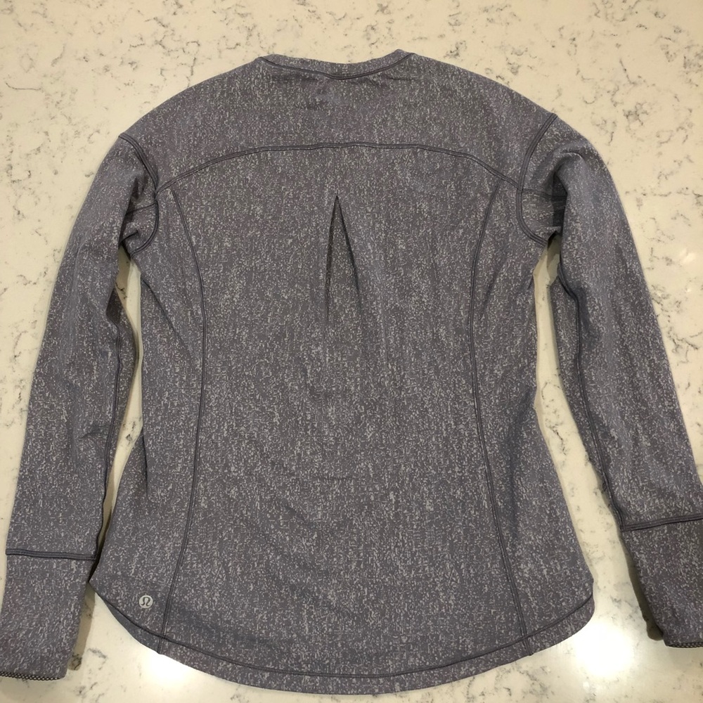 Lululemon grey pullover size 8/10, running, hiking, lounging, great condition
